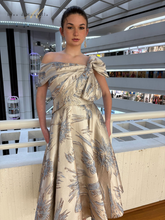 Load image into Gallery viewer, Champagne Bloom Grace - RD207
