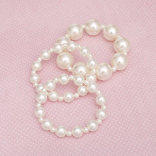 Load image into Gallery viewer, 3 Pcs Cream Pearl Classic Coordinated Bracelet Set
