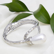 Load image into Gallery viewer, Cuff Teardrop White Pearl Silver Hinge Bracelet
