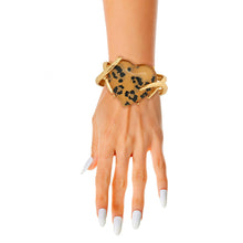 Load image into Gallery viewer, Cuff Leopard Heart Gold Hinge Bracelet
