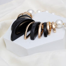 Load image into Gallery viewer, Collar Bold Grace Black and Gold Pearl Necklace
