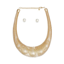 Load image into Gallery viewer, Collar Gold Spring Chain Pearl Filled Necklace
