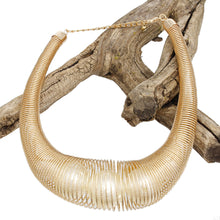 Load image into Gallery viewer, Collar Gold Spring Chain Pearl Filled Necklace
