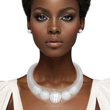 Load image into Gallery viewer, Collar Silver Spring Chain Pearl Filled Necklace
