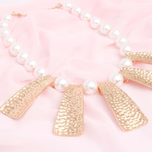 Load image into Gallery viewer, Bib Cream Pearl Gold Hammered Plate Necklace
