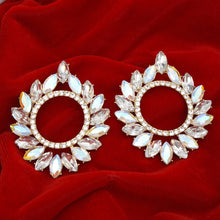 Load image into Gallery viewer, Studs Glistening Aurbo Crystal Wreath Earrings
